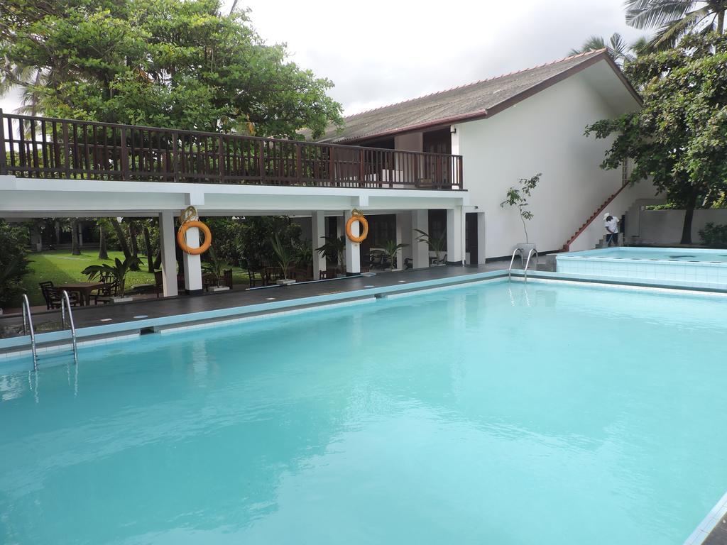 Catamaran Beach Hotel Negombo Exterior foto
