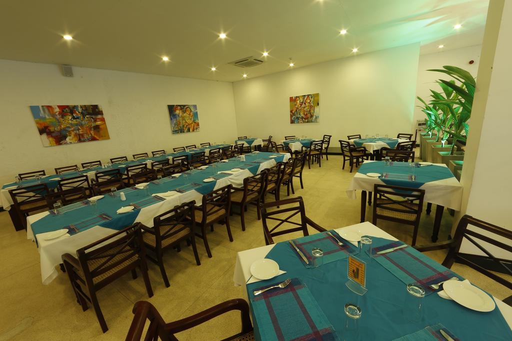 Catamaran Beach Hotel Negombo Exterior foto